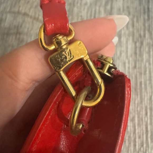 Louis Vuitton epi pochette and matching key pouch - Picture 6 of 15